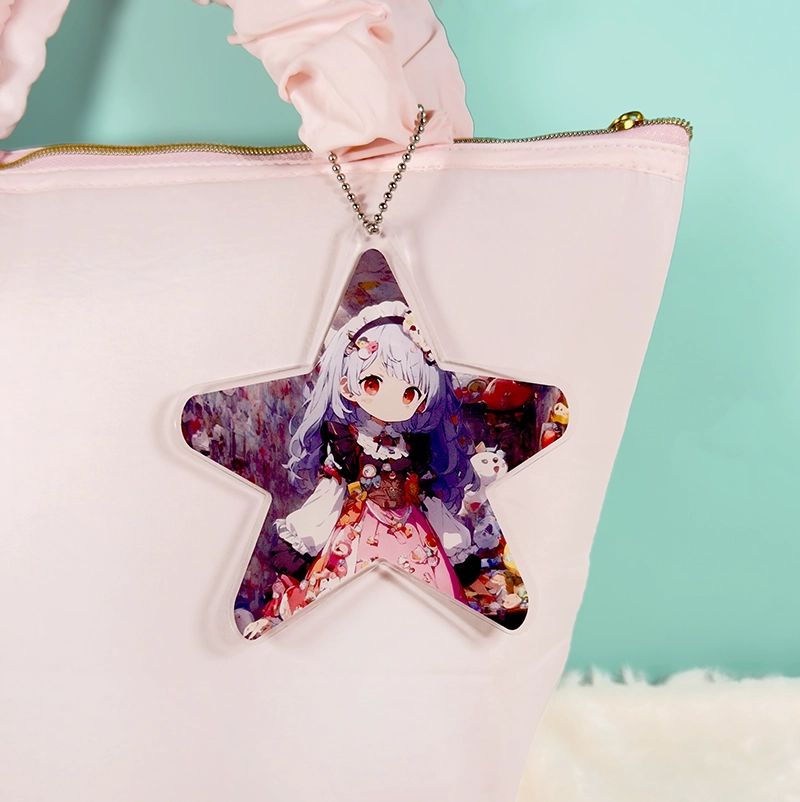 アクセントになる星型アクリルキーホルダー