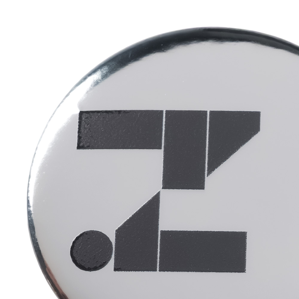 メタリック素材の缶バッジ