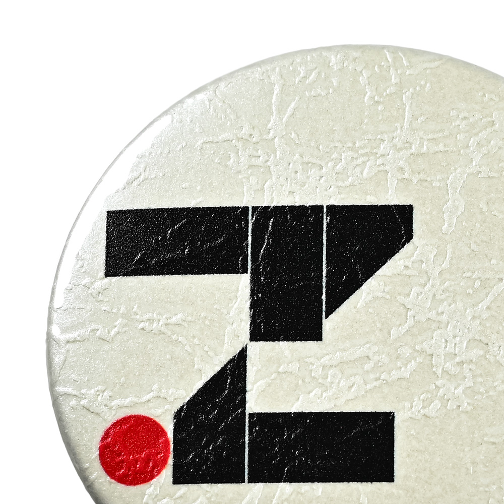 蝋纈エンボス素材の缶バッジ