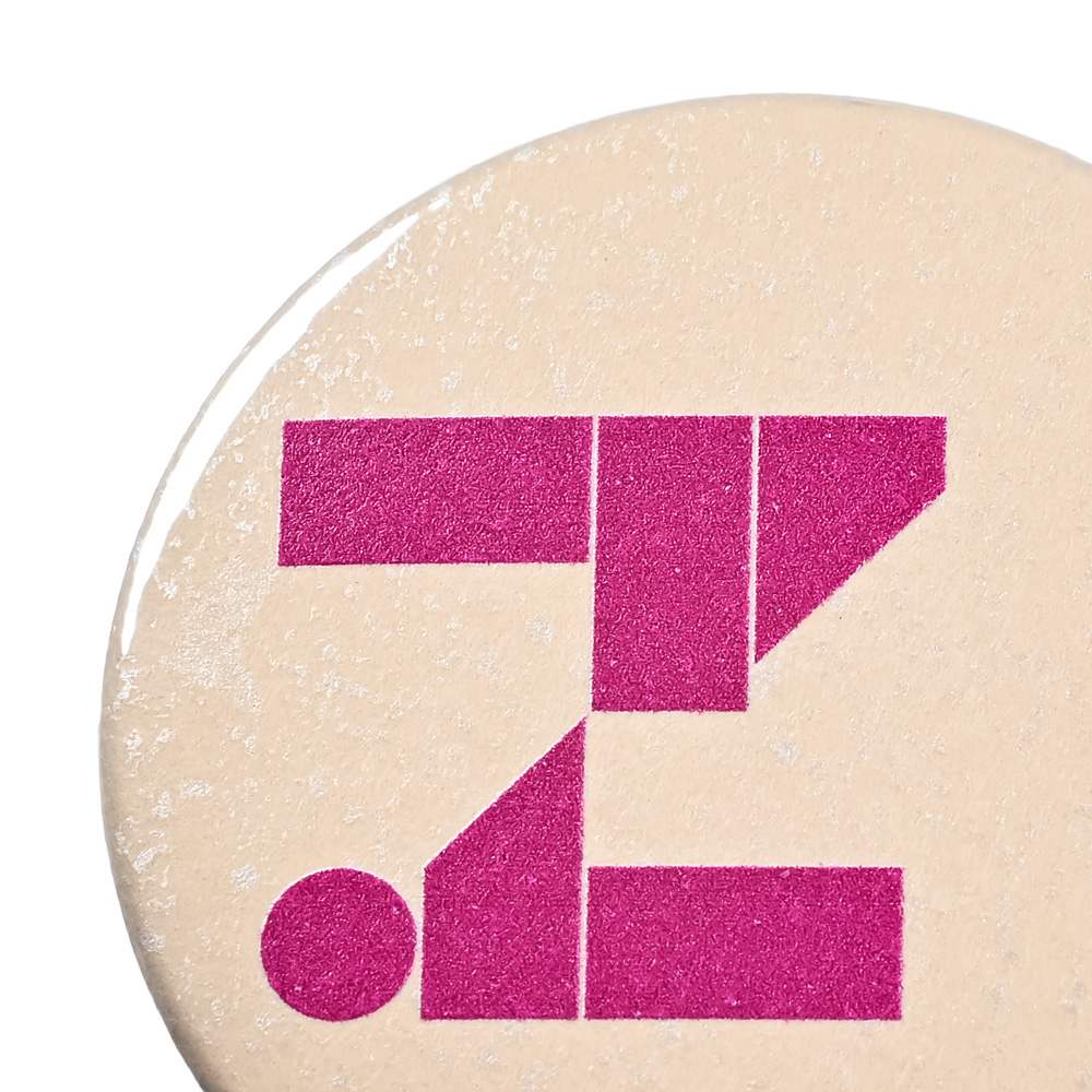 シャインカラー素材の缶バッジ